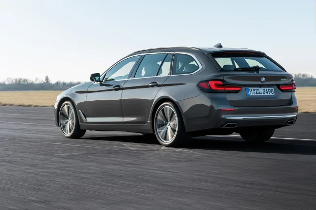 BMW 5 Series Touring універсал — 12