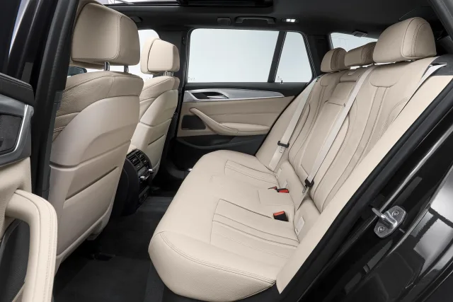 BMW 5 Series Touring універсал — 17
