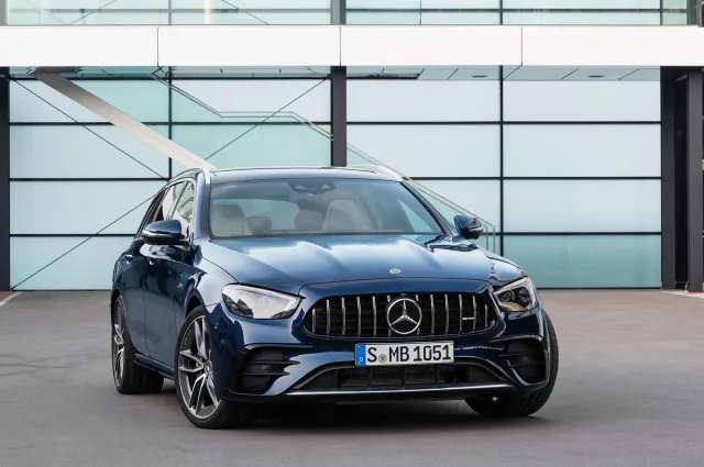 Mercedes-Benz E-Class Estate station wagon — 2