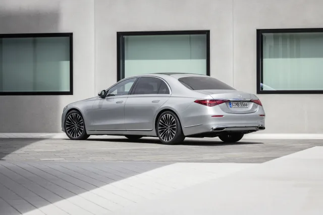 Mercedes-Benz S-Class W223 sedan — 10