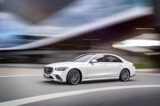 Mercedes-Benz S-Class W223 sedan — 16