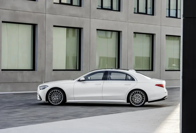 Mercedes-Benz S-Class W223 sedan — 22