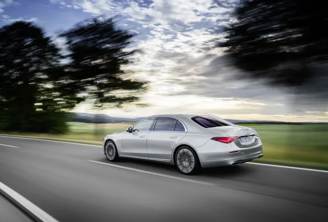 Mercedes-Benz S-Class W223 sedan — 24