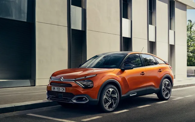 Citroen C4 hatchback — 4
