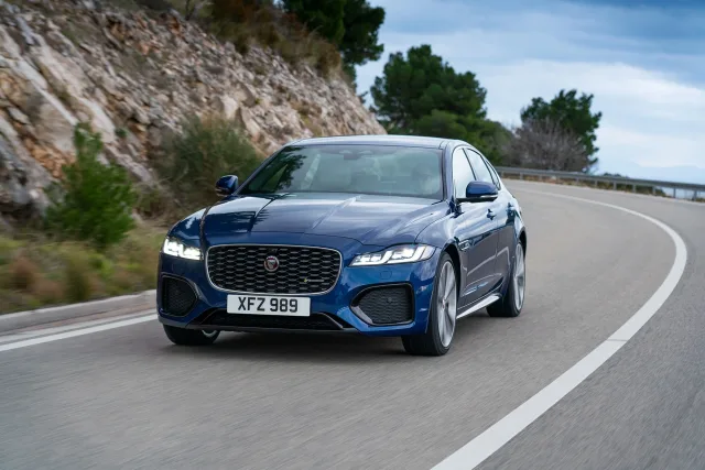 Jaguar XF седан — 3