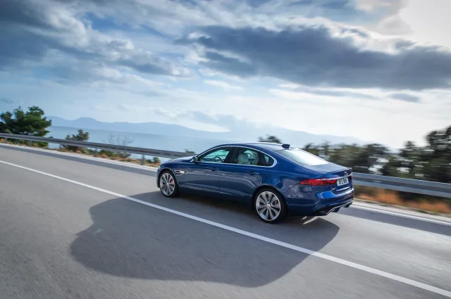 Jaguar XF седан — 4