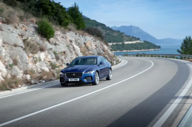 Jaguar XF седан — 6