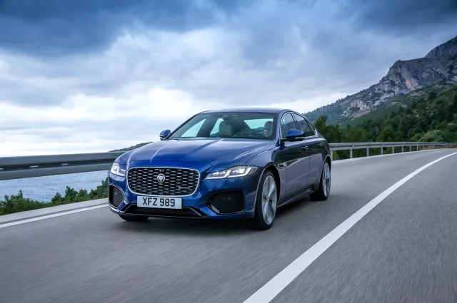 Jaguar XF седан — 11