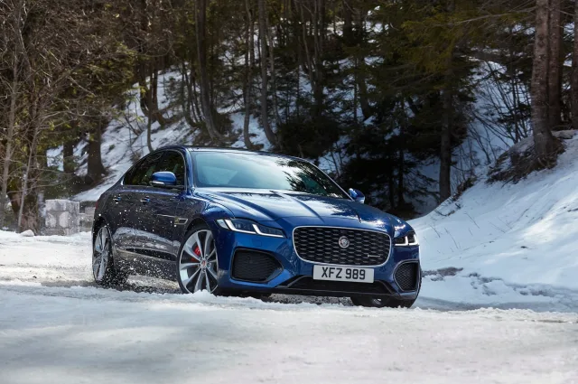 Jaguar XF седан — 12