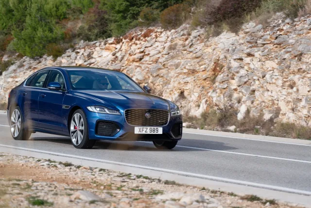 Jaguar XF седан — 13