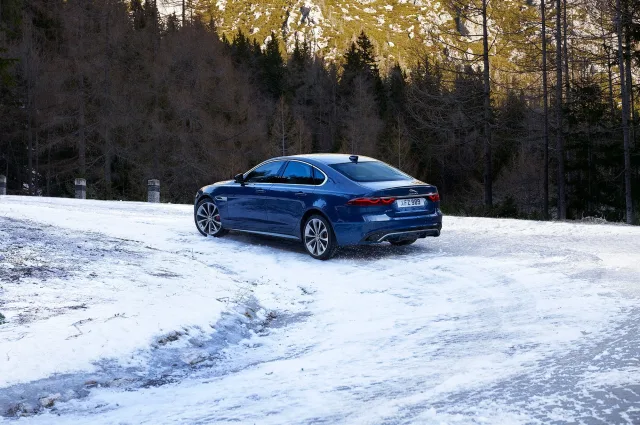 Jaguar XF седан — 15