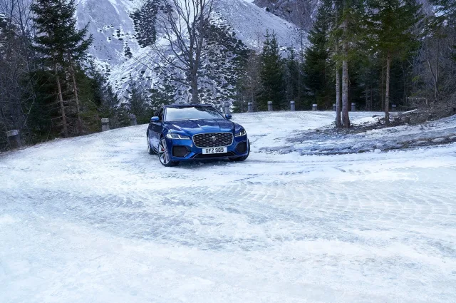 Jaguar XF седан — 17