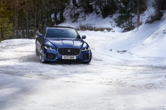 Jaguar XF седан — 18