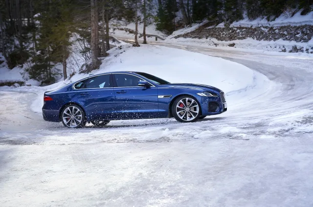 Jaguar XF седан — 19
