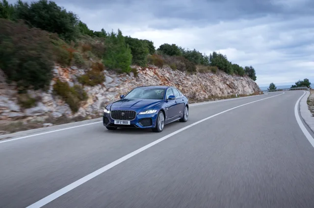 Jaguar XF седан — 20