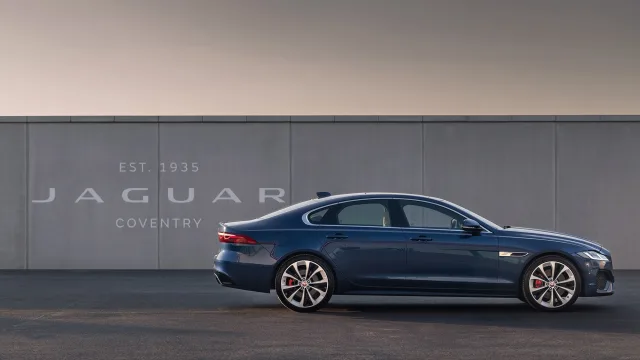 Jaguar XF седан — 23