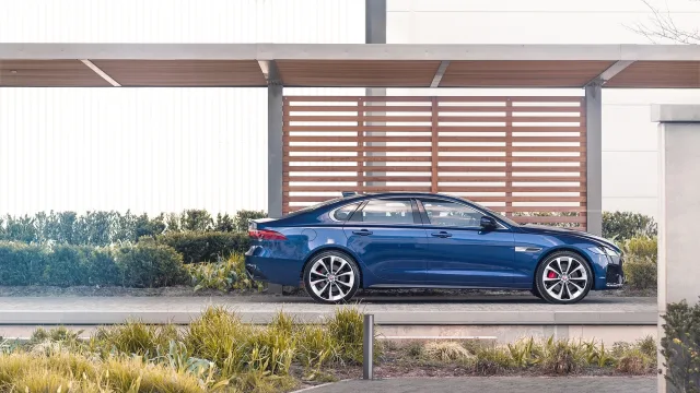 Jaguar XF седан — 24