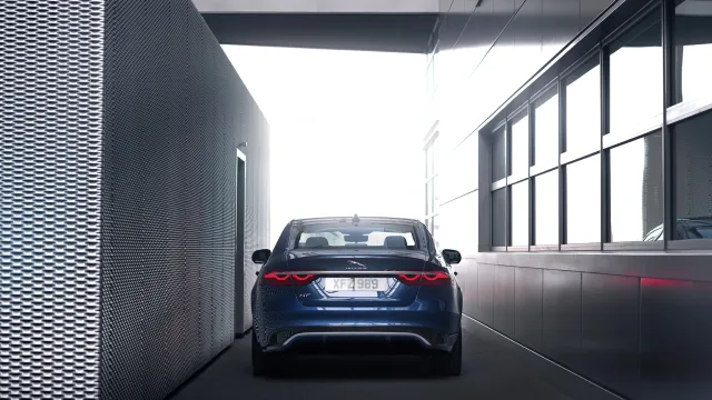 Jaguar XF седан — 25