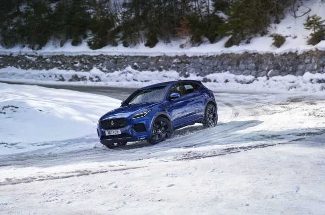 Jaguar E-Pace кросовер — 7