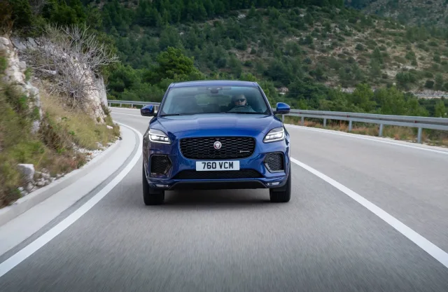 Jaguar E-Pace кросовер — 8