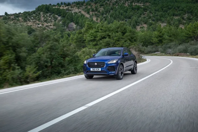 Jaguar E-Pace кросовер — 9