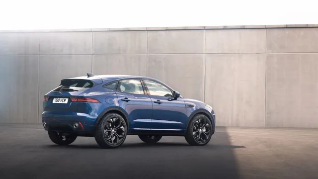 Jaguar E-Pace кросовер — 10