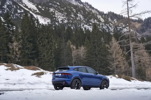 Jaguar E-Pace кросовер — 13
