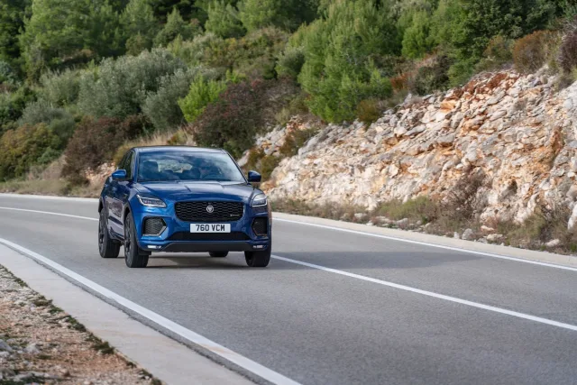 Jaguar E-Pace кросовер — 24