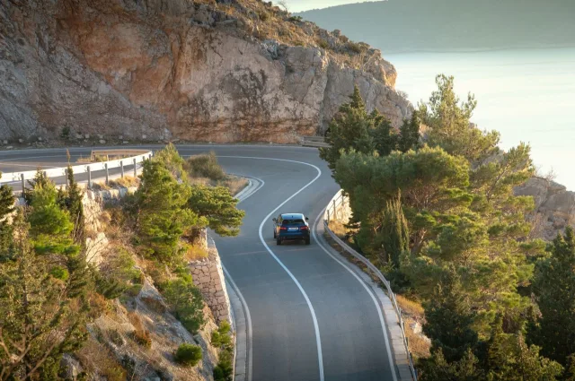 Jaguar E-Pace кросовер — 25