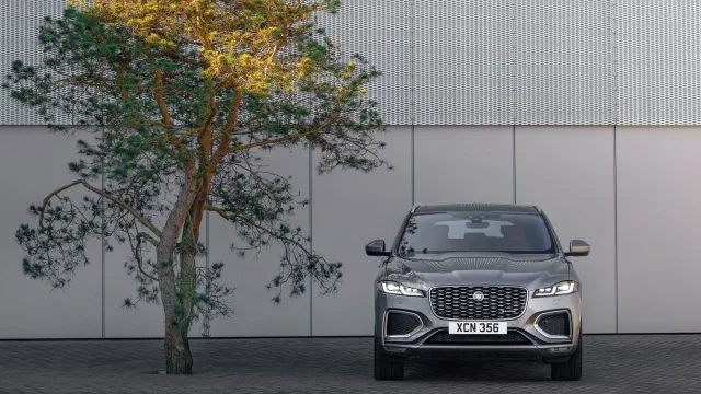 Jaguar F-Pace кросовер — 6