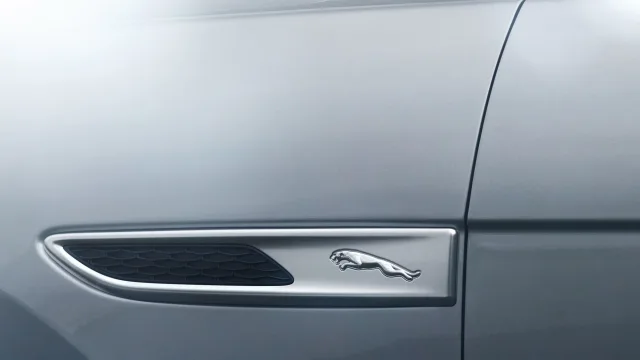 Jaguar F-Pace кросовер — 7