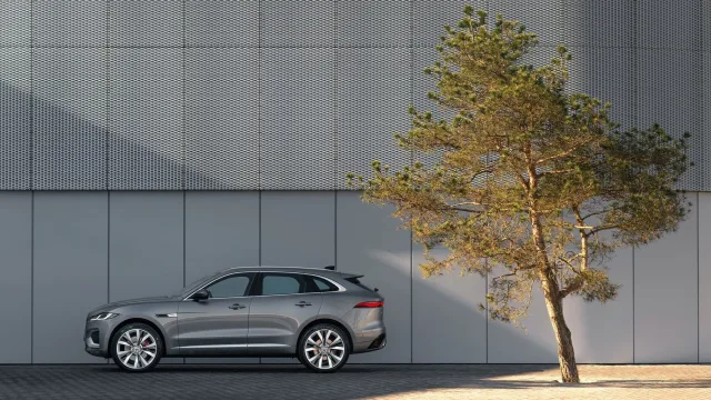 Jaguar F-Pace кросовер — 11