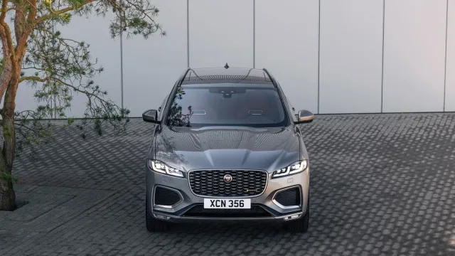 Jaguar F-Pace кросовер — 12