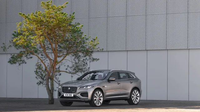 Jaguar F-Pace кросовер — 13