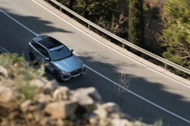 Jaguar F-Pace кросовер — 16