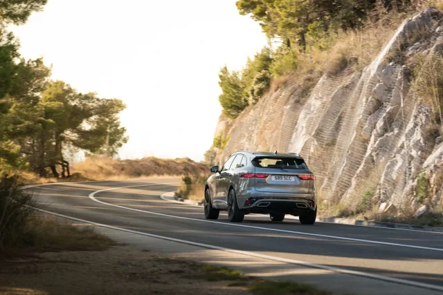 Jaguar F-Pace кросовер — 20