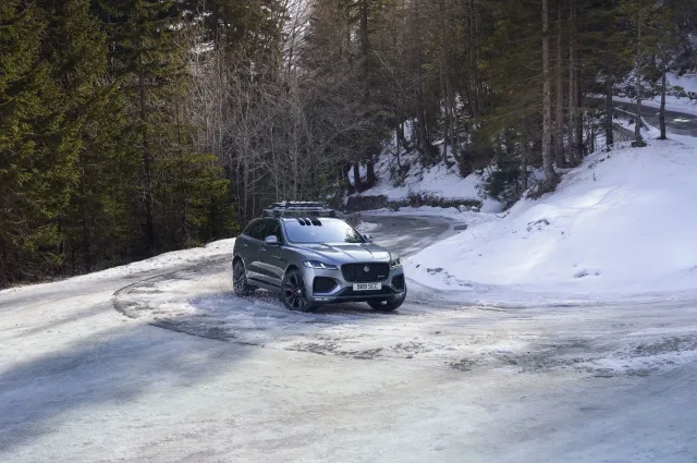 Jaguar F-Pace кросовер — 21