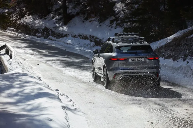 Jaguar F-Pace кросовер — 22
