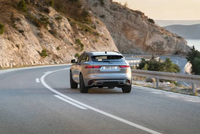 Jaguar F-Pace кросовер — 24