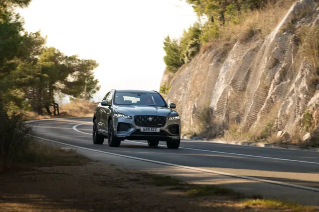 Jaguar F-Pace кросовер — 25