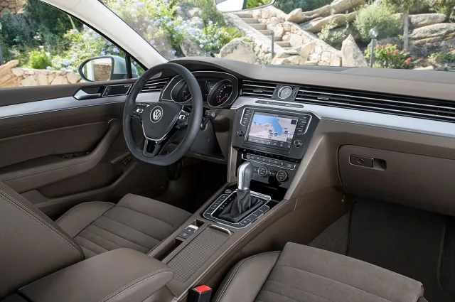 Volkswagen Passat sedan — 6