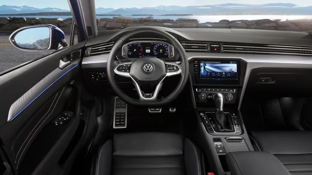 Volkswagen Passat sedan — 8