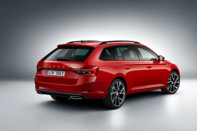 Skoda Superb Combi station wagon — 3