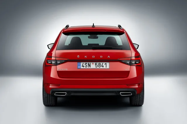 Skoda Superb Combi station wagon — 4