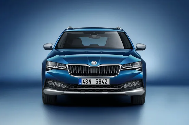 Skoda Superb Scout універсал — 2