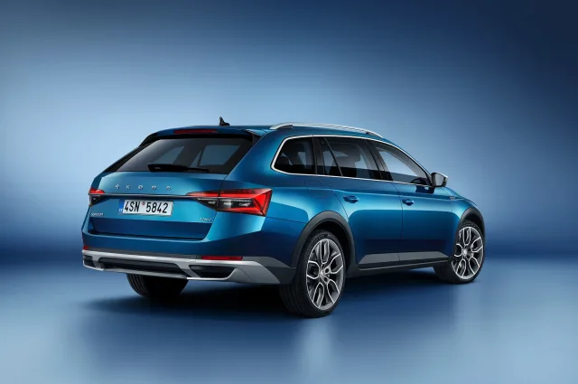 Skoda Superb Scout універсал — 4