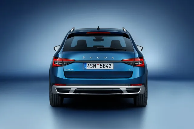 Skoda Superb Scout універсал — 5