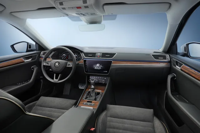 Skoda Superb Scout універсал — 9