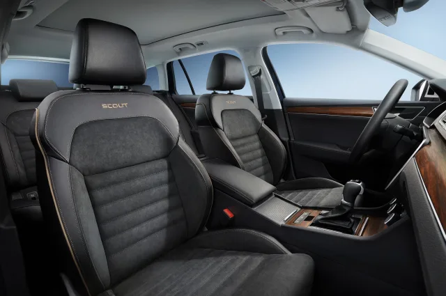 Skoda Superb Scout універсал — 10