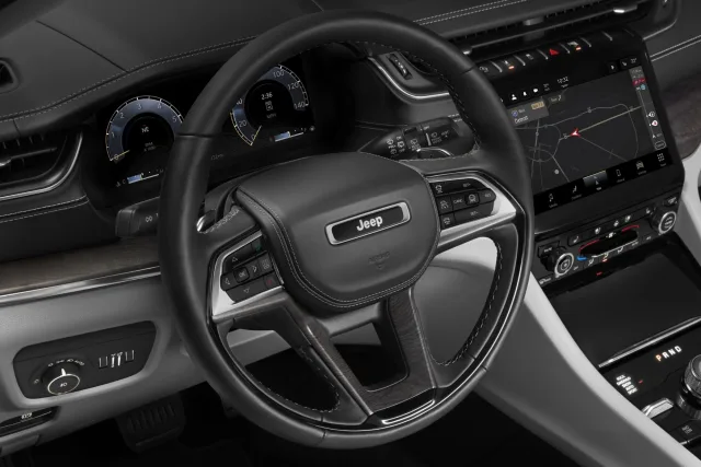 Jeep Grand Cherokee L кросовер — 19